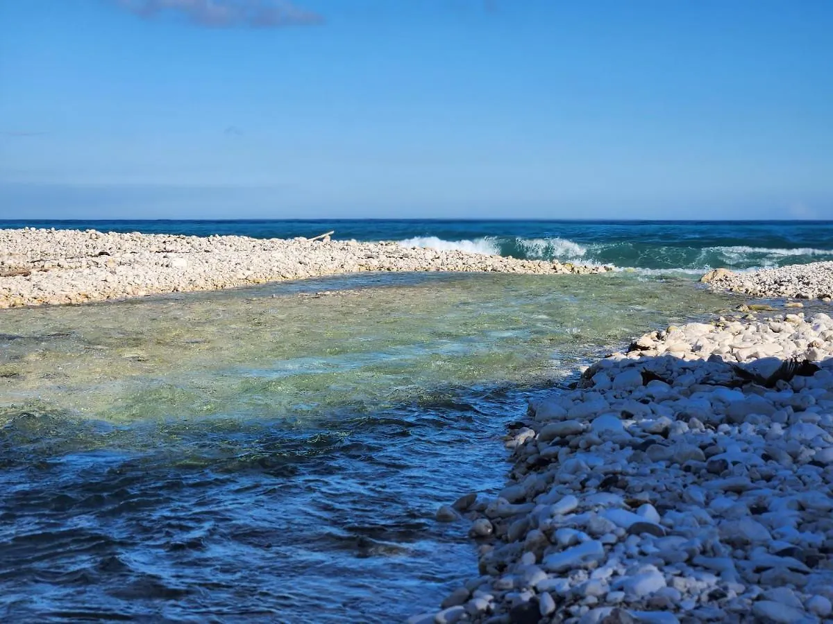 Appartement Beachfront Apartment, Quiet 4 Beds, 1 Bath, Ac, Wi-Fi, Hot Water, In Paraiso Near Los Patos Dominicaanse Republiek