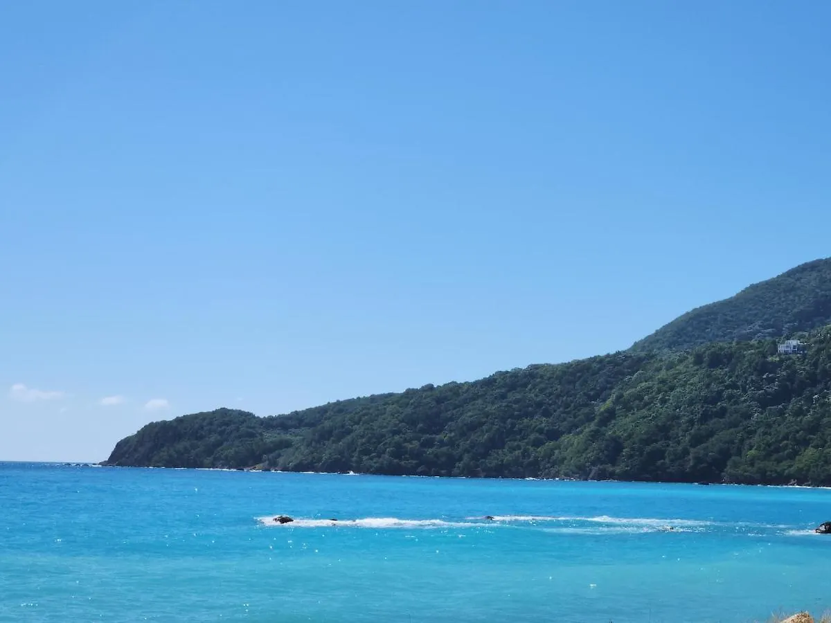 Beachfront Apartment, Quiet 4 Beds, 1 Bath, Ac, Wi-Fi, Hot Water, In Paraiso Near Los Patos Paraíso