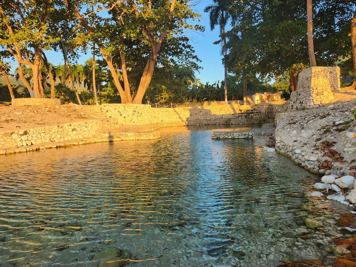 Beachfront Apartment, Quiet 4 Beds, 1 Bath, Ac, Wi-Fi, Hot Water, In Paraiso Near Los Patos