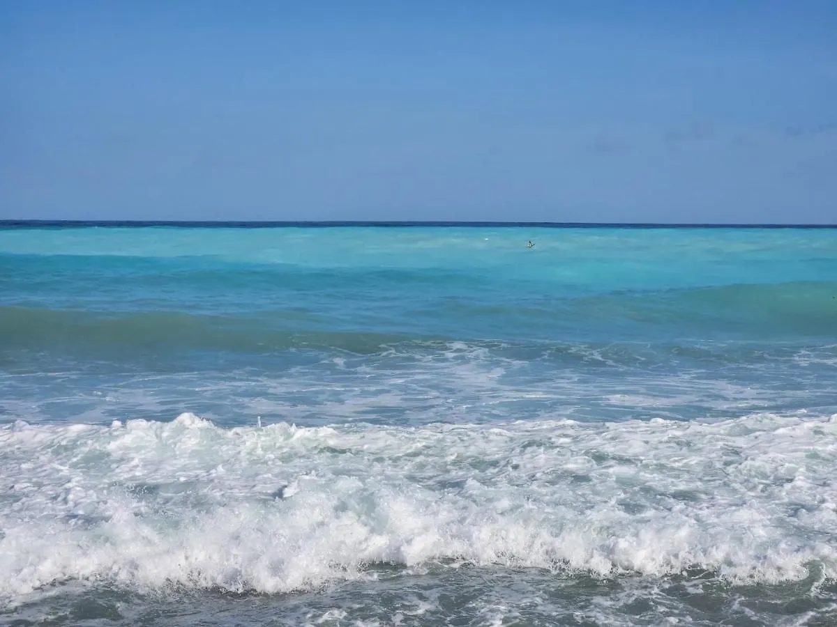 Beachfront Apartment, Quiet 4 Beds, 1 Bath, Ac, Wi-Fi, Hot Water, In Paraiso Near Los Patos Paraíso