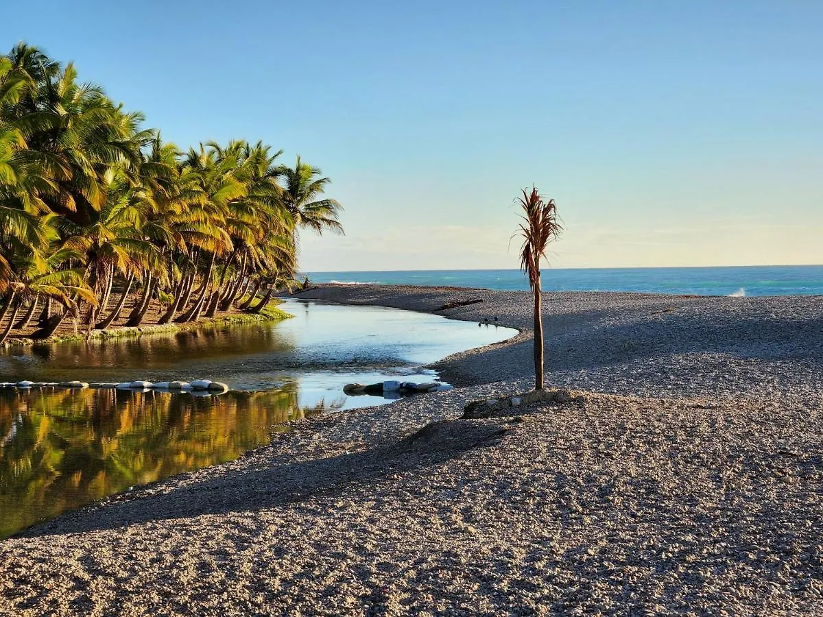 Beachfront Apartment, Quiet 4 Beds, 1 Bath, Ac, Wi-Fi, Hot Water, In Paraiso Near Los Patos