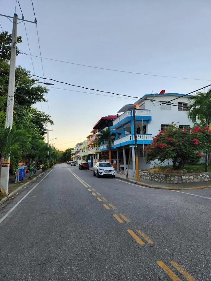 Apartment Beachfront Apartment, Quiet 4 Beds, 1 Bath, Ac, Wi-Fi, Hot Water, In Paraiso Near Los Patos