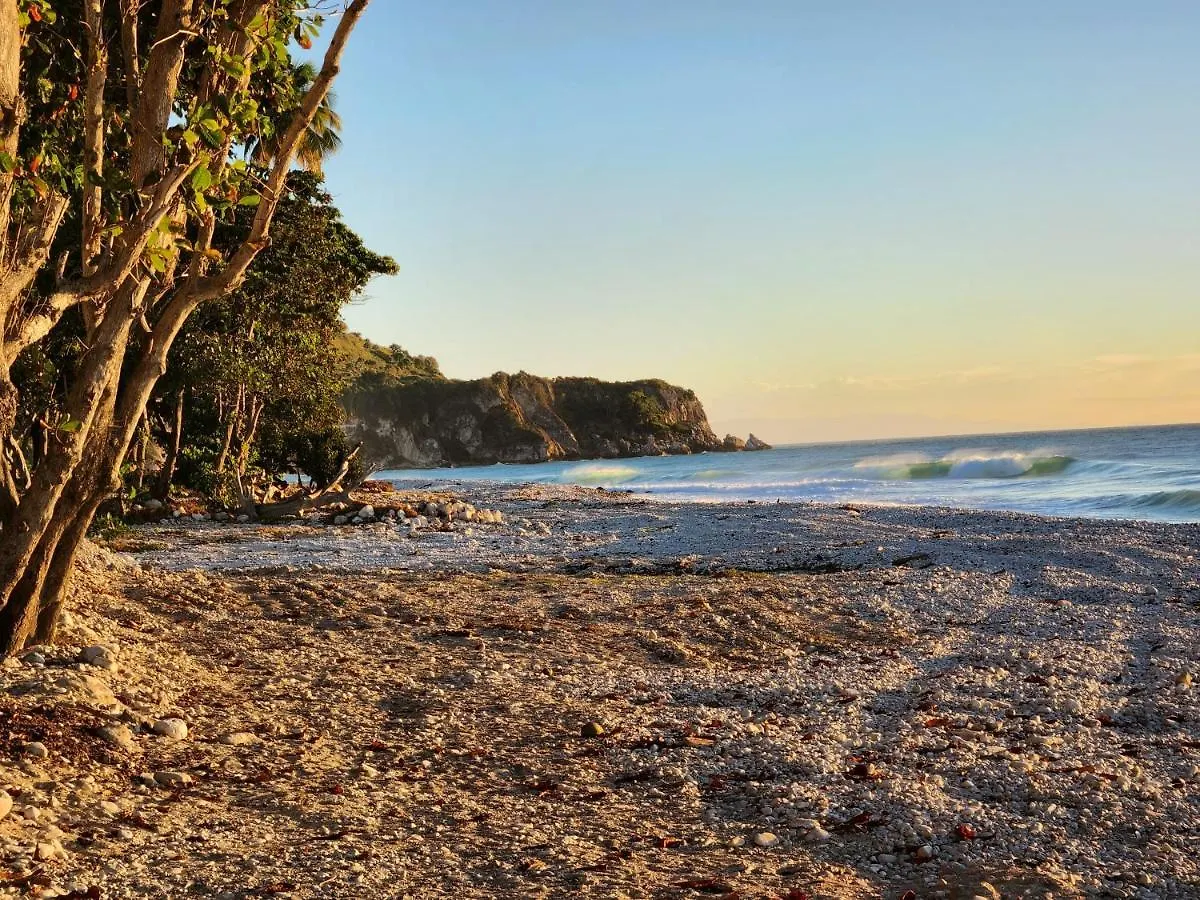 Beachfront Apartment, Quiet 4 Beds, 1 Bath, Ac, Wi-Fi, Hot Water, In Paraiso Near Los Patos Paraiso (Barahona)
