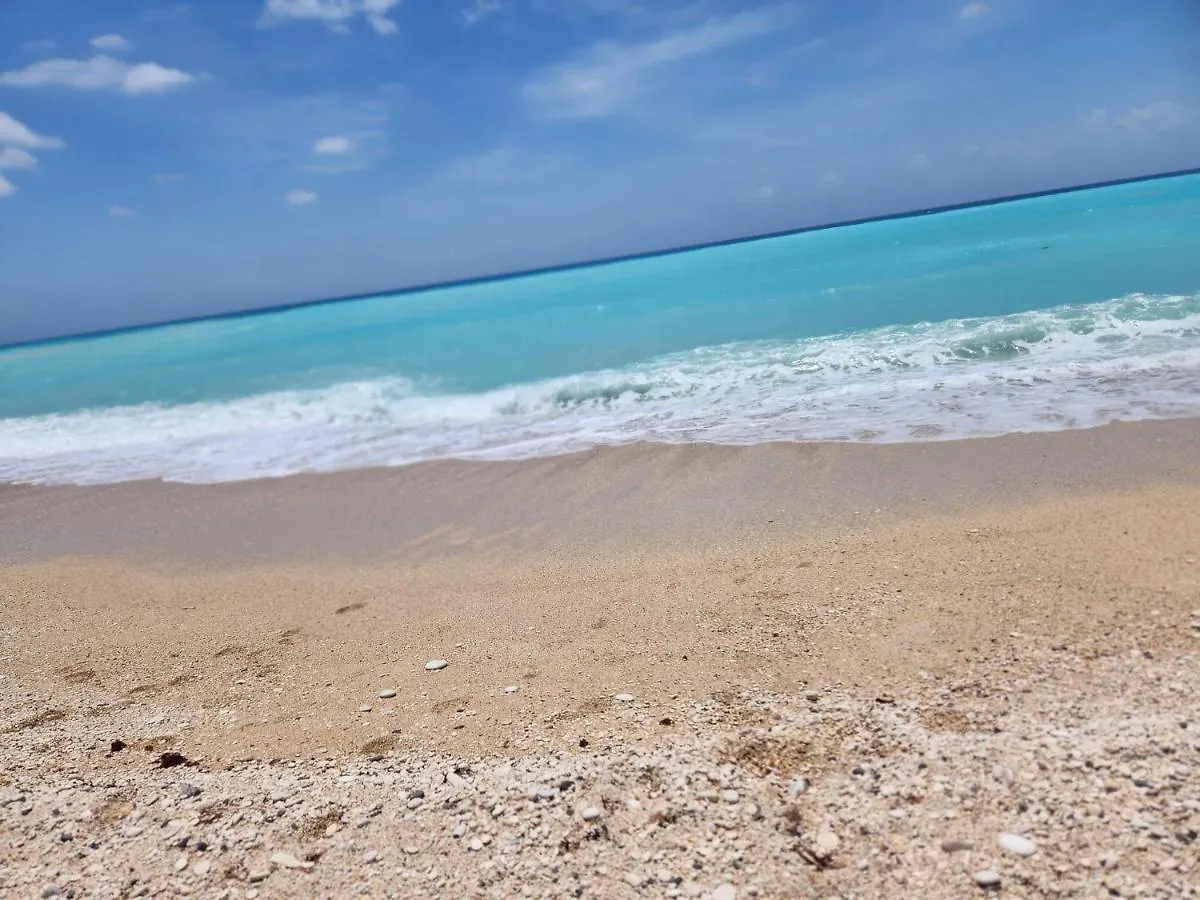 Beachfront Apartment, Quiet 4 Beds, 1 Bath, Ac, Wi-Fi, Hot Water, In Paraiso Near Los Patos 0*, Paraiso (Barahona)