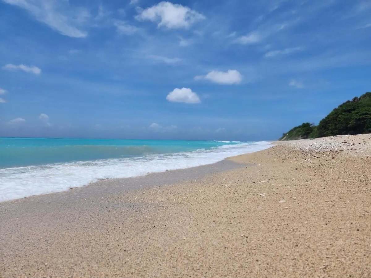 Beachfront Apartment, Quiet 4 Beds, 1 Bath, Ac, Wi-Fi, Hot Water, In Paraiso Near Los Patos Dominican Republic