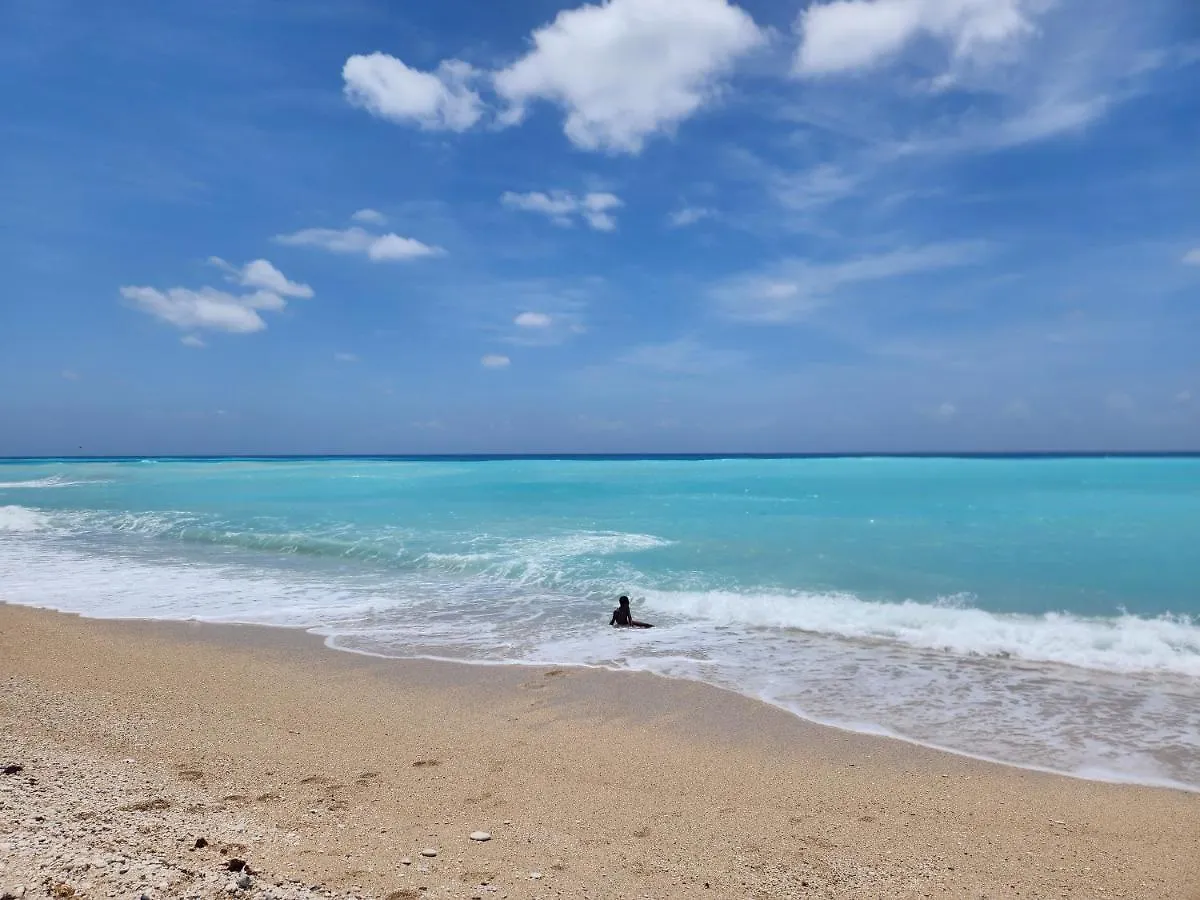 Beachfront Apartment, Quiet 4 Beds, 1 Bath, Ac, Wi-Fi, Hot Water, In Paraiso Near Los Patos 0*, Paraiso (Barahona) Dominican Republic